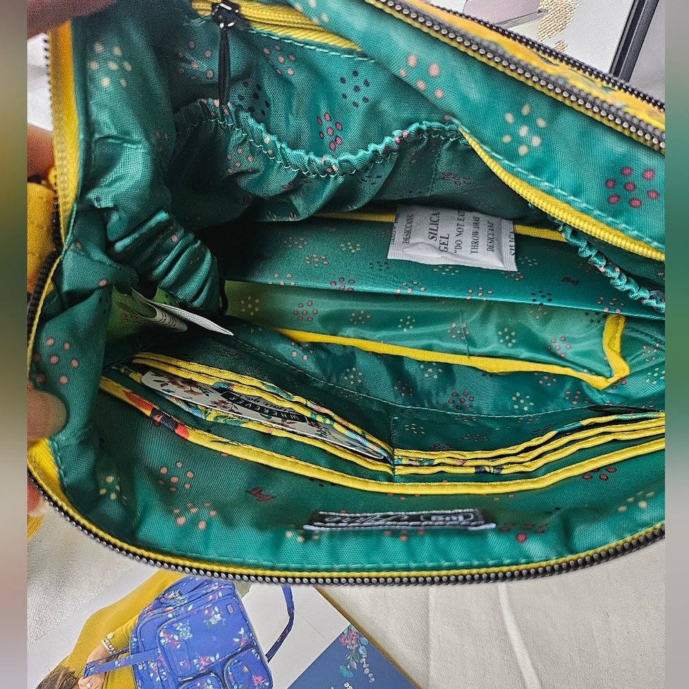 Lug Yellow Green Crossbody Bag with Quilted Design - Picture 4 of 7